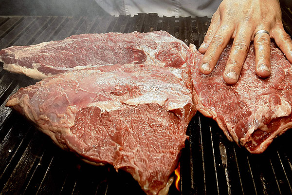 OMS afirma que informe sobre el cáncer no es un llamado a dejar de consumir carne