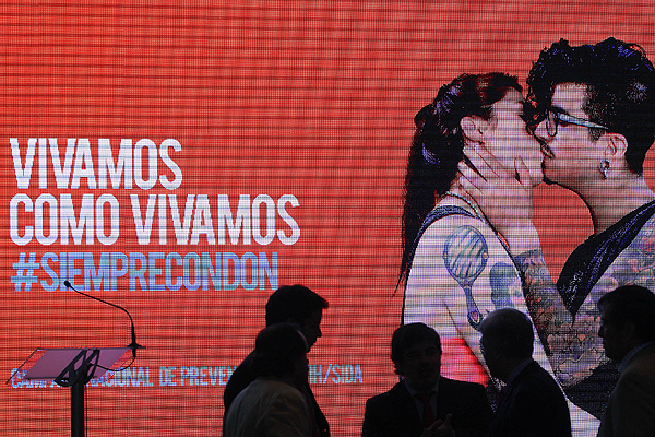 OMS: Chile y 16 países más habrían eliminado transmisión de madre a hijo del VIH