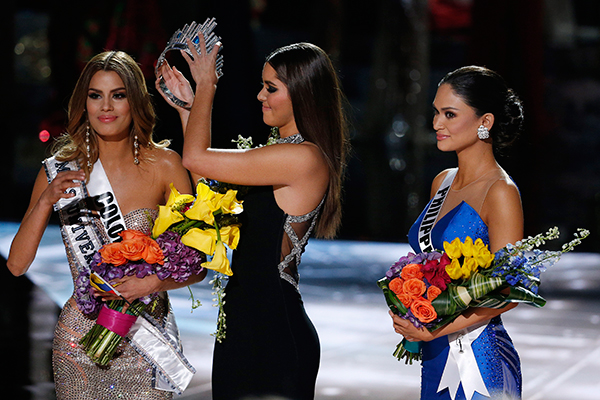 Presentador de Miss Universo anuncia por error como ganadora a la representante de Colombia