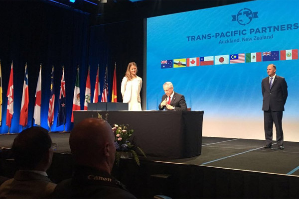 Canciller firma TPP en Nueva Zelanda en medio de críticas del mundo político
