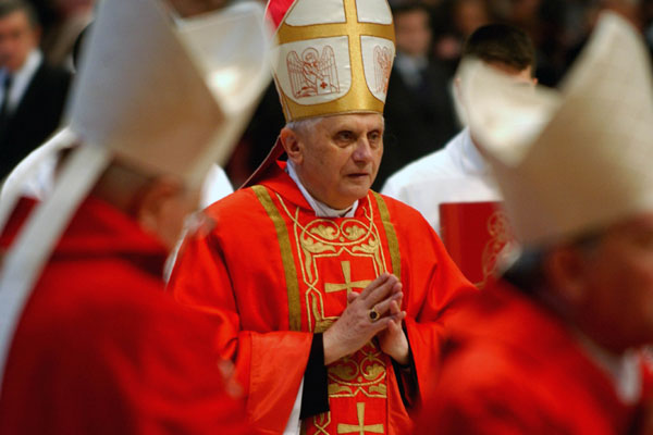Benedicto XVI revela en biografía su enfrentamiento con el lobby gay en el Vaticano