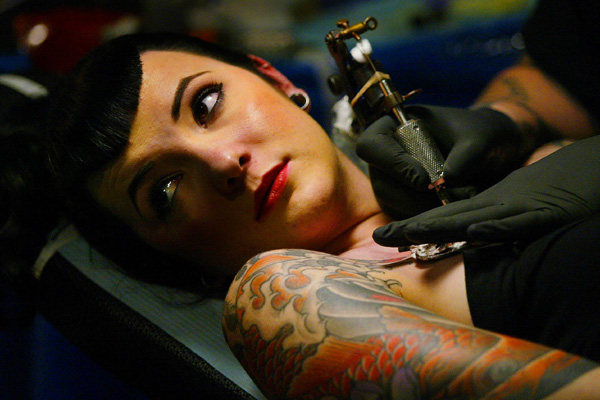 El color rojo es el más tóxico: Advierten que tintas de tatuajes podrían causar cáncer