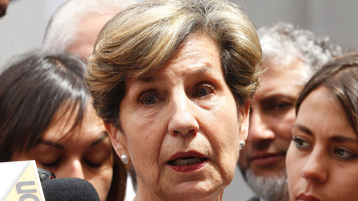 Senadora Isabel Allende decide bajar su candidatura presidencial por el PS