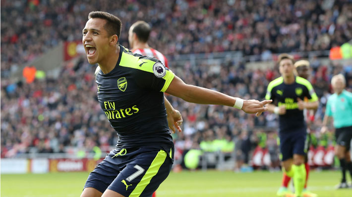 Brillante: Alexis Sánchez marcó un doblete y fue la figura en goleada que mantiene como líder al Arsenal