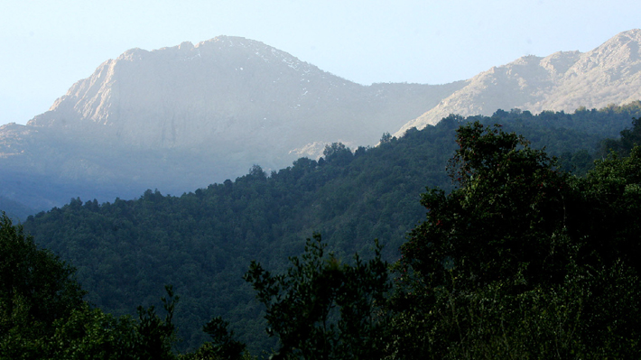 Dos jóvenes permanecen perdidos en el cerro La Campana