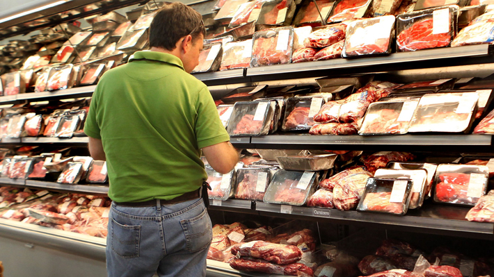Sernac oficia a Minerva Food y a Walmart por alerta sanitaria de carnes importadas desde Brasil