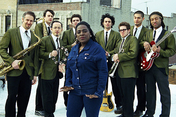 Cantante de soul Sharon Jones revela que padece cáncer y cancela su nuevo álbum y gira