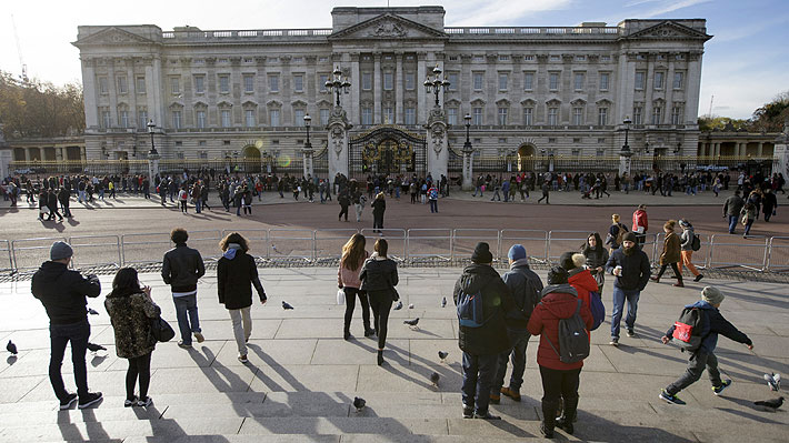 Británicos furiosos con restauración de Buckingham: exigen que la reina pague los trabajos