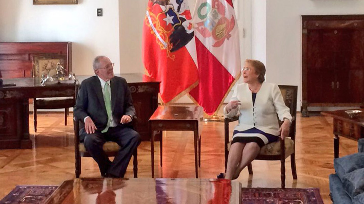 Pedro Pablo Kuczynski llega a La Moneda para sostener encuentro bilateral con Bachelet