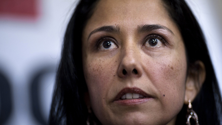 Esposa de ex Presidente Humala viaja de regreso a Perú tras orden de juez que la investiga