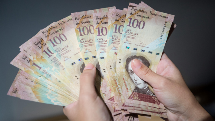 Confusi&oacute;n provoca en Venezuela el retiro de los billetes con la denominaci&oacute;n m&aacute;s grande