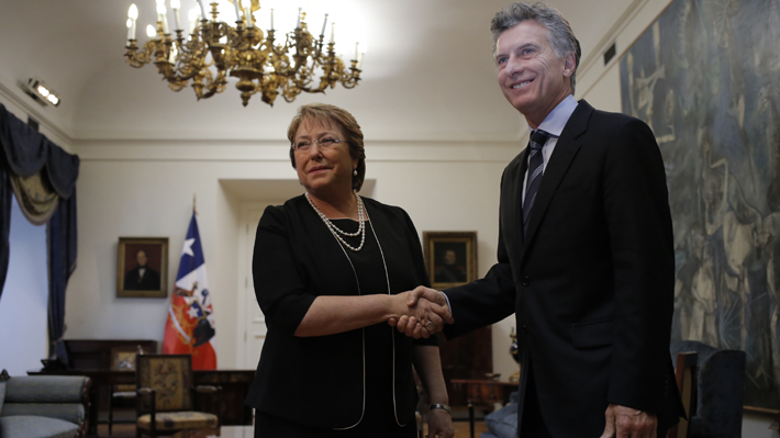 Presidenta Bachelet visita Argentina con 18 ministros para intensificar relaciones bilaterales