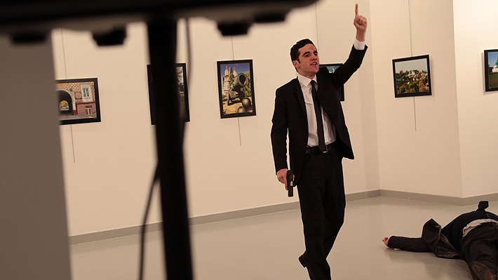 Embajador ruso en Turquía muere tras recibir disparos durante una exposición
