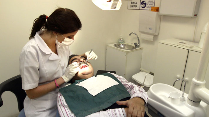 Medicina y odontología: las carreras más caras de estudiar en Chile