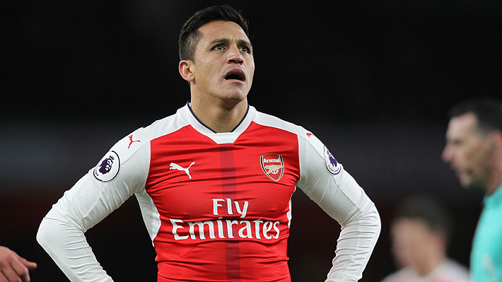 En Inglaterra aseguran que millonaria oferta de club chino a Alexis sigue complicando al Arsenal