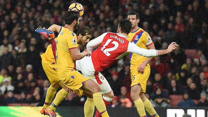 El deslumbrante golazo de taco de Giroud para el Arsenal, tras centro de Alexis Sánchez