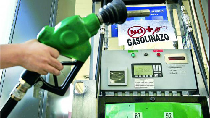Saqueos y recargas de bencina en EE.UU. marcan protestas por alza de combustibles en México