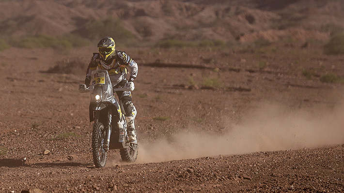 Quintanilla sube al segundo lugar en motos y se le abre la opción del título del Dakar tras retiro de Price