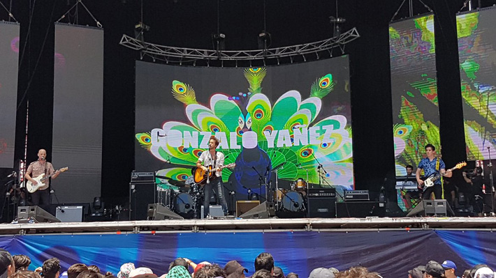 Pese a altas temperaturas, Cumbre del Rock Chileno entusiasma a miles de personas en el Estadio Nacional