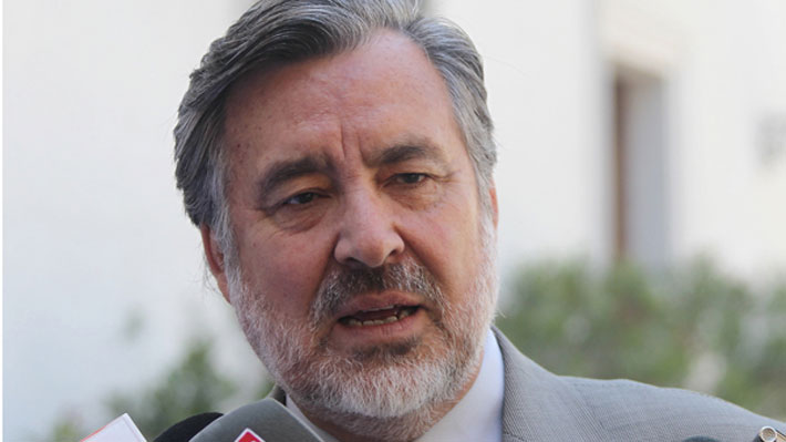 Guillier llama a partidos de la Nueva Mayoría a dar libertad a sus militantes para elegir abanderado