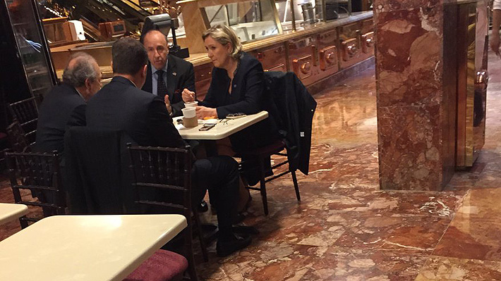 Candidata presidencial de la ultraderecha francesa es vista en la Trump Tower de Nueva York