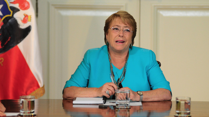 Bachelet cancela viaje a cumbre de Celac en República Dominicana por incendios forestales