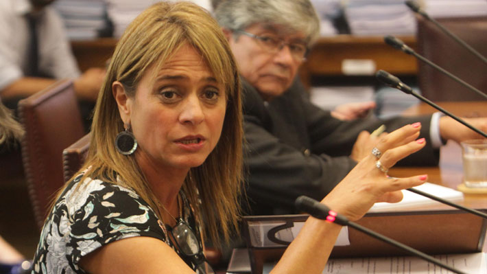 Revelan correos entre senadora Van Rysselberghe y pesquera mientras se discutía Ley de Pesca