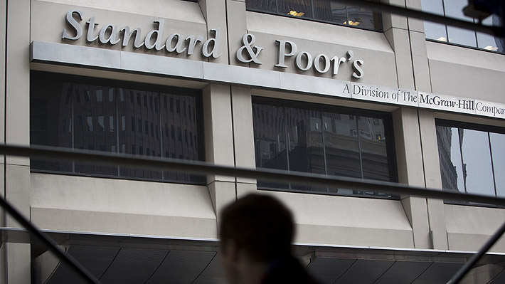 Standard and Poor's revisa su perspectiva para la deuda soberana de Chile a 