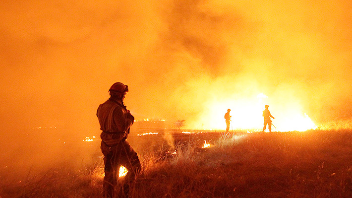 Conaf informa que hoy se logr&oacute; controlar 59 incendios forestales y 83 se mantienen en combate