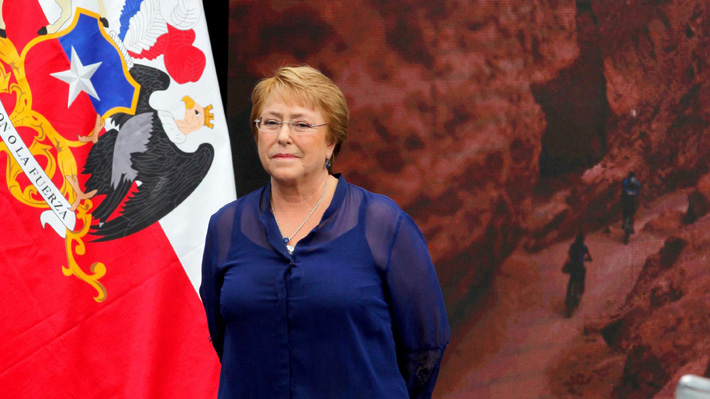 Adimark: Aprobación de Bachelet sube un punto y llega al 27% en enero, un mes marcado por incendios forestales