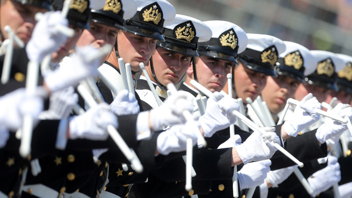 Contralor&iacute;a aclara dictamen sobre consumo de alcohol en naves de la Armada