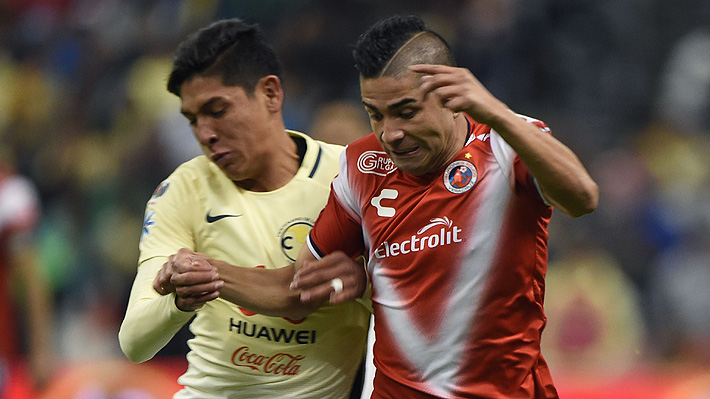 Carlos Reinoso, DT del Veracruz, las emprendió contra Felipe Flores al criticarlo por su entrega