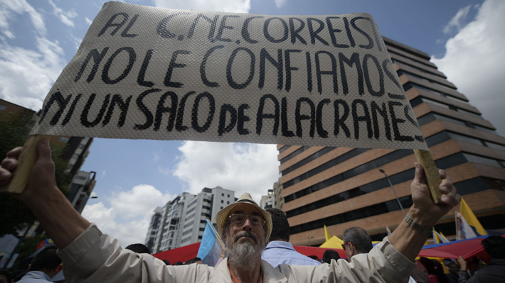 Cómo las elecciones en Ecuador pasaron de ser ejemplo de 