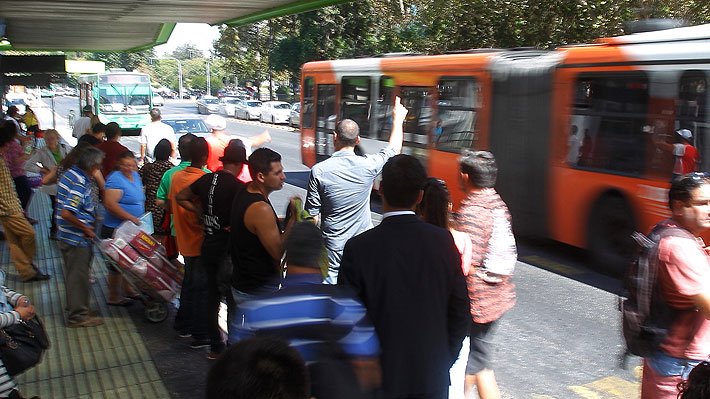 Transantiago sumó 27.978 reclamos de sus pasajeros: 40% por buses que no se detienen en paraderos | Emol.com