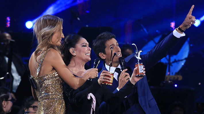 Isabel Pantoja obtiene gaviota de platino en un estremecedor debut en Vi&ntilde;a dedicado a Juan Gabriel