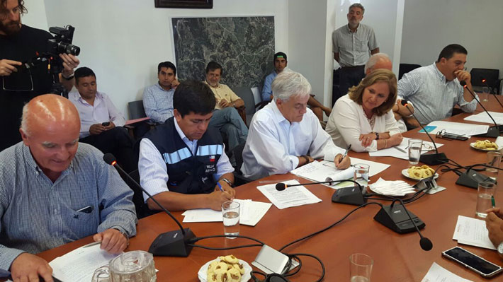 Piñera se reúne con alcaldes de zonas afectadas por incendios y critica al Gobierno por no seguir con su proyecto de Onemi