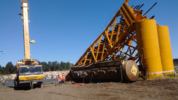 A seis meses del accidente, comienza retiro de vagones que cayeron al r&iacute;o Tolt&eacute;n