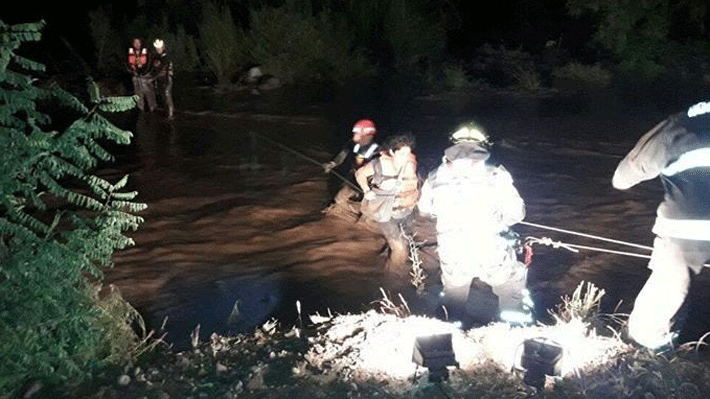 Más de 100 personas estarían aisladas en San José de Maipo debido a aluvión