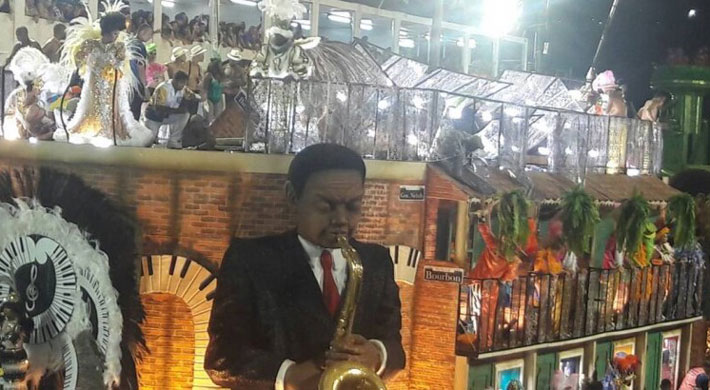 Desplome de pasarela en una carroza causa al menos 15 heridos en el Carnaval de R&iacute;o de Janeiro