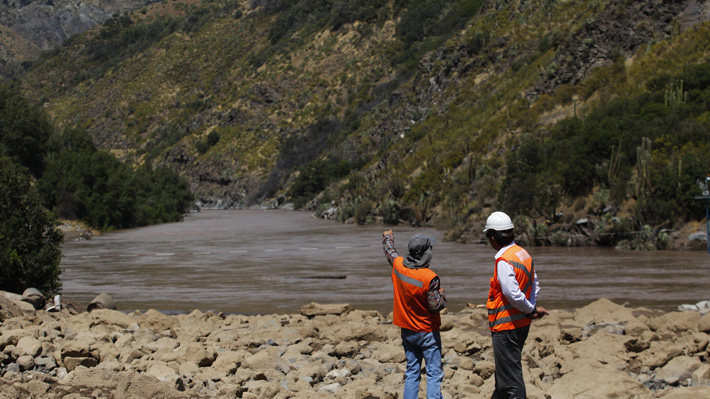 Aguas Andinas informa que ocho comunas de la RM seguirán con problemas de suministro del servicio