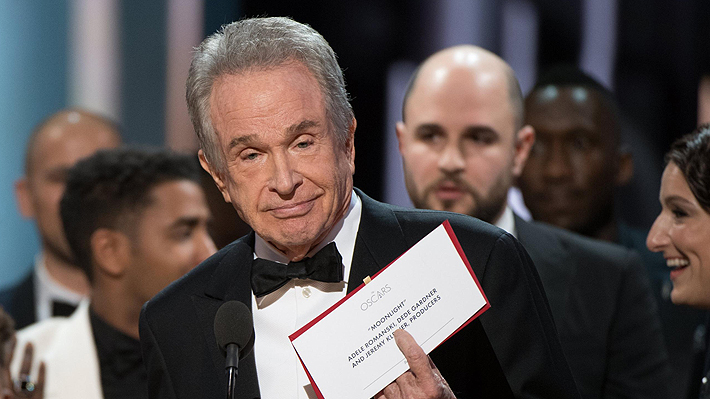 Tras vergonzoso error en los Oscar, Warren Beatty pide explicaciones a presidenta de la Academia