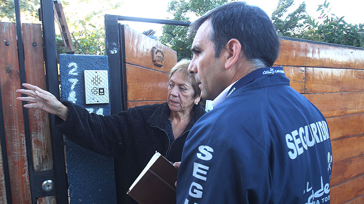 Guardias municipales de Las Condes usar&aacute;n gas pimienta, esposas y bast&oacute;n retr&aacute;ctil desde ma&ntilde;ana