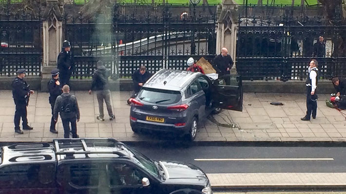 Londres: Un policía acuchillado y otros 11 heridos deja incidente catalogado como 