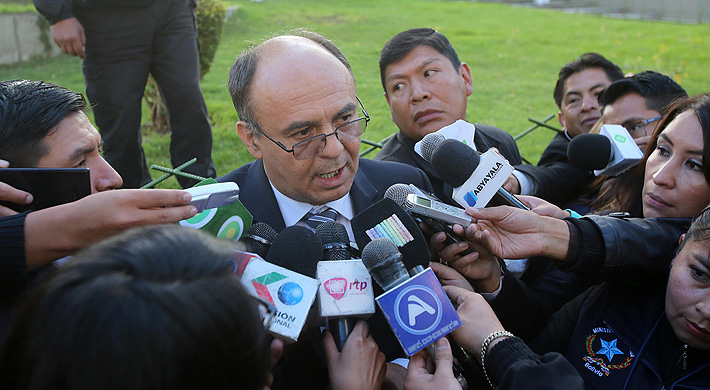 Ministro de Defensa de Bolivia viaja a Chile por caso de militares detenidos en la frontera