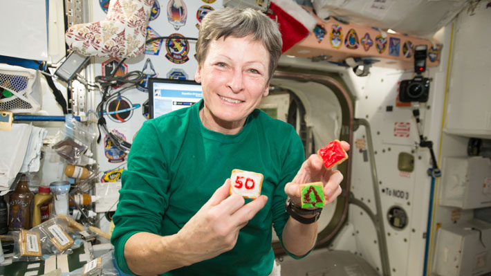 Estadounidense rompe récord de caminatas espaciales hechas por una mujer
