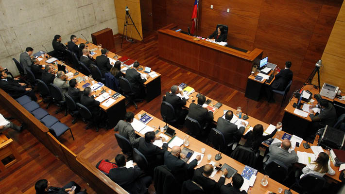 Tribunal rechaza trasladar a carabineros imputados por fraude a penales de Gendarmería
