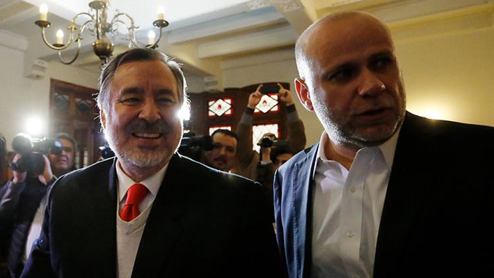 Guillier defiende primarias y evita afirmar que se bajar&aacute; si no se realizan: 