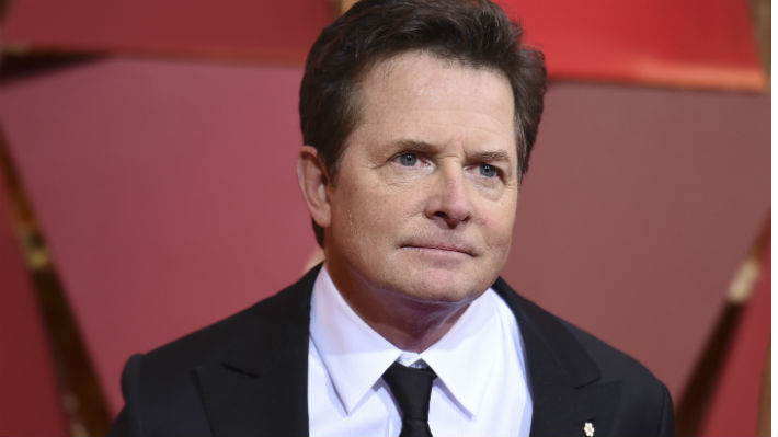 Michael J. Fox dona millonaria suma a científico chileno para encontrar una cura al Parkinson