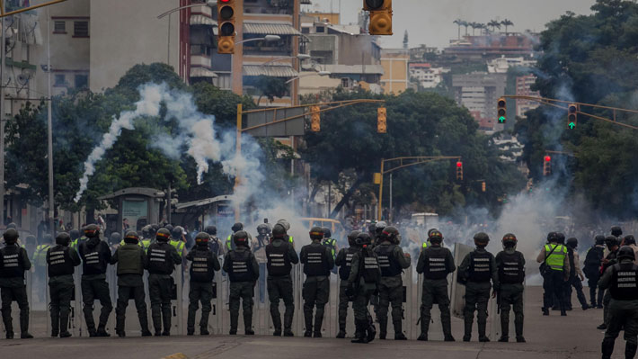 ONG denuncia que tribunales militares venezolanos ordenaron prisi&oacute;n para 50 civiles
