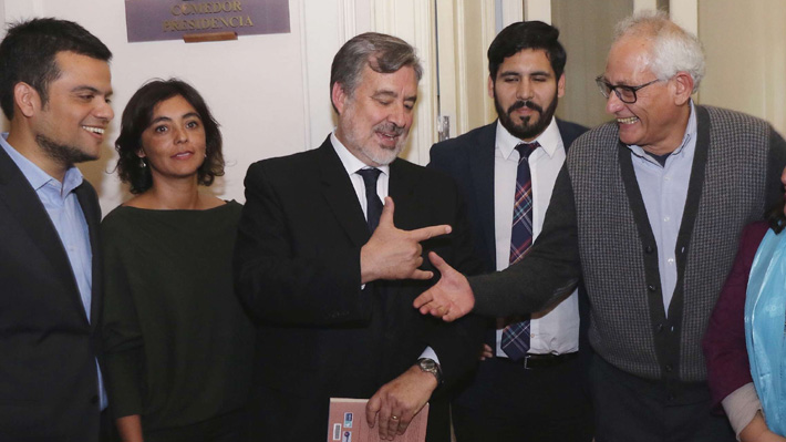 Guillier pone en duda acudir a acto de proclamación del PPD tras declaraciones de Navarrete